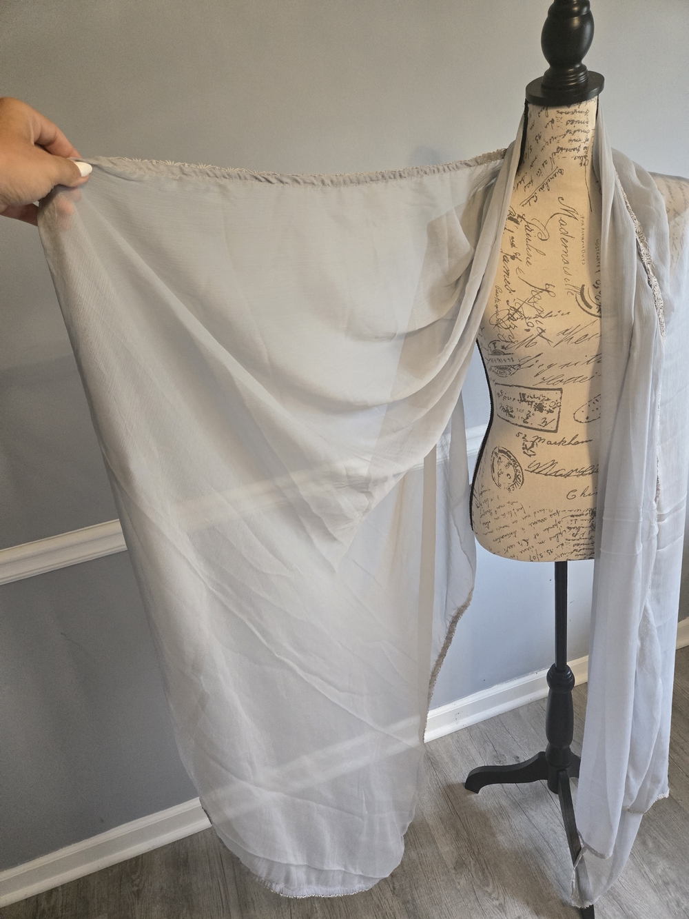 DUPATTA Light Gray Embroidered Tunic with Scalloped Hem - Picture 8 of 9
